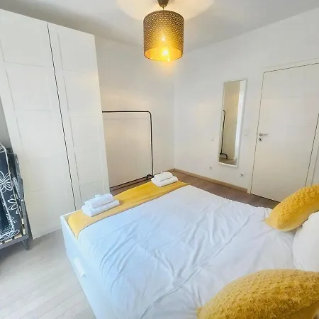 Chic Living Two Bedroom Appartement